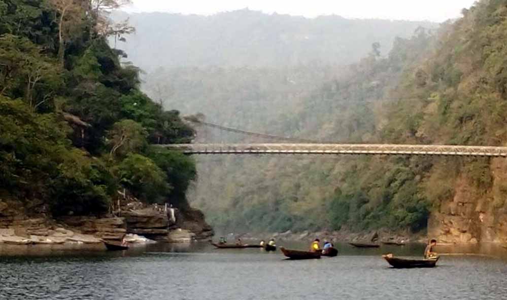 DAWKI: Where Boats Float on Air and Rivers Speak to the Sky